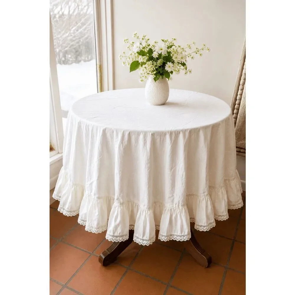 VTG Ruffled Lace Round Tablecloth Cottagecore Farmhouse Romantic Cottage Chic